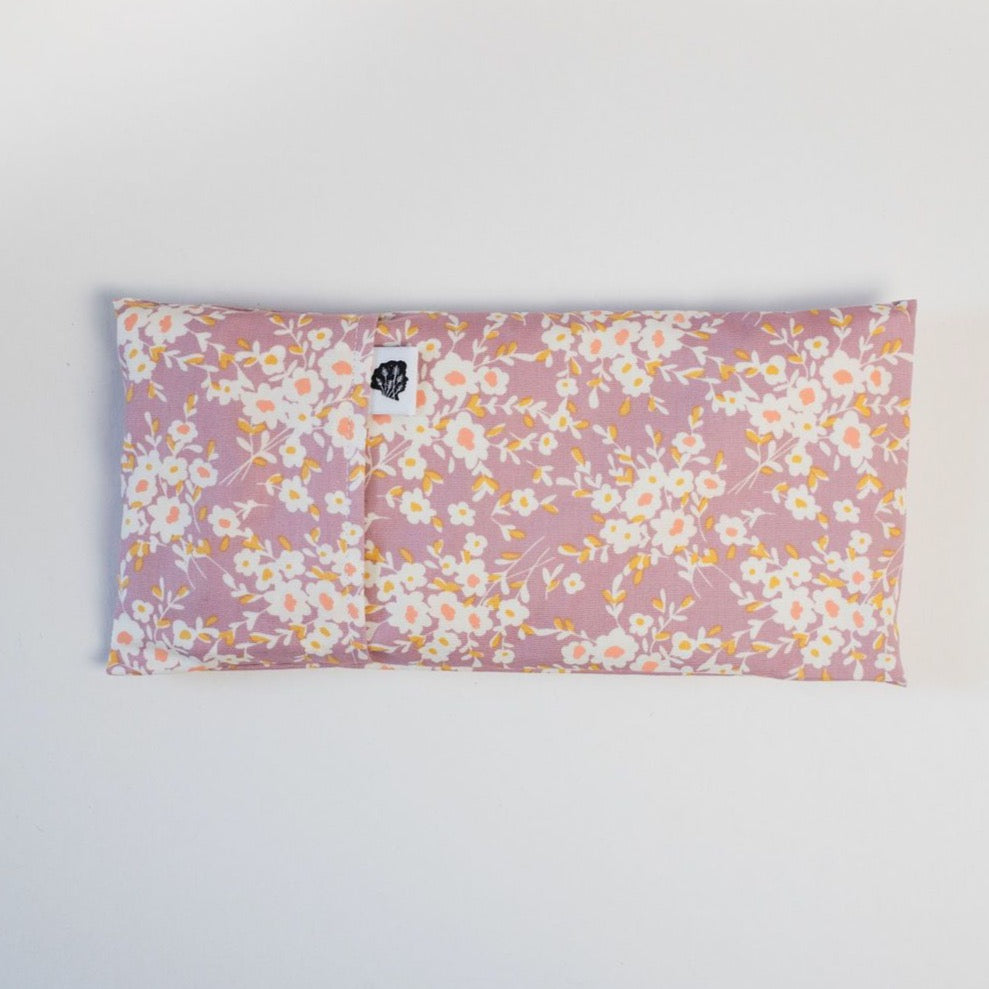 Eye pillow in purple fabric with daisies